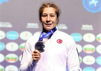 Yasemin Adar'a büyük onur