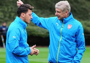 Wenger'den Mesut Özil gafı! Rezil oldu