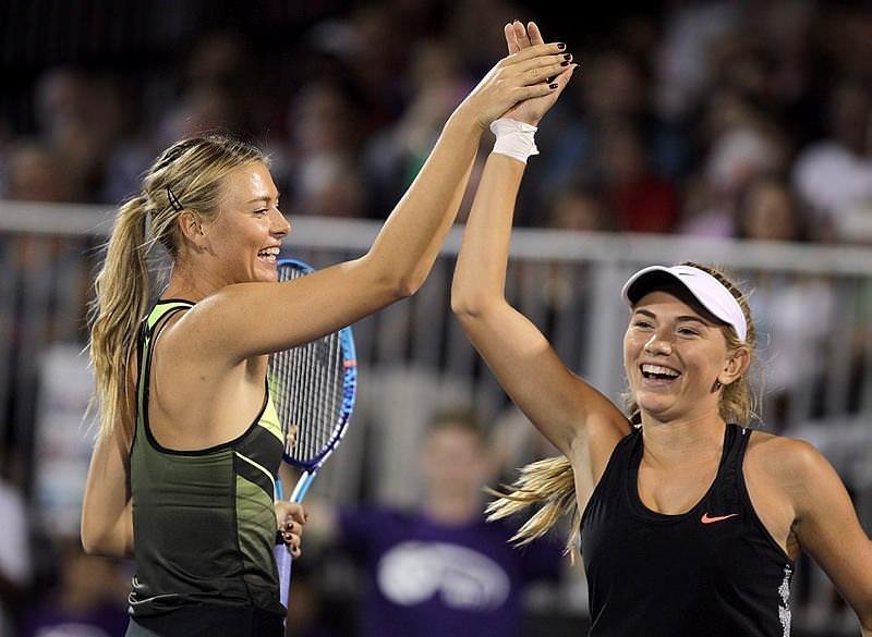 Ve Sharapova korta çıktı