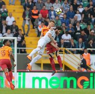 Akhisarspor-Galatasaray mücadelesinden kareler