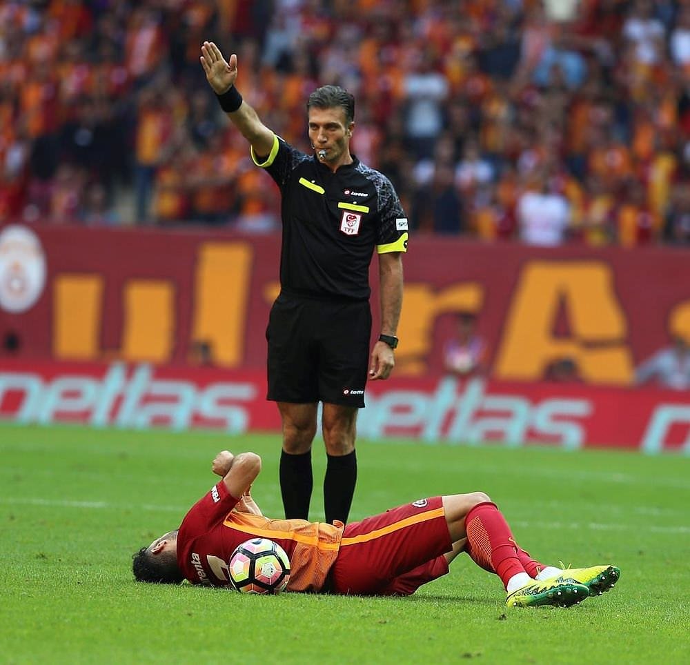 Hakemlerin asıl meslekleri şaşırttı