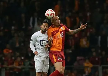 Maicon'a bir haller oldu!