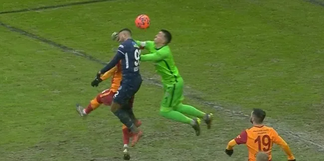 Son dakika spor haberleri: Galatasaray - Kasımpaşa maçında Muslera'dan büyük hata! - 3