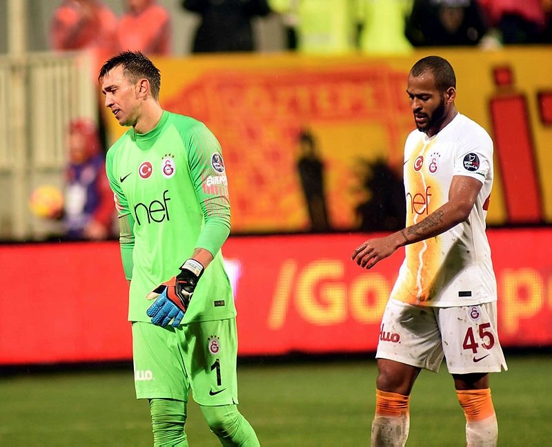 Galatasaray’da Muslera krizi! Fatih Terim gözden çıkardı...