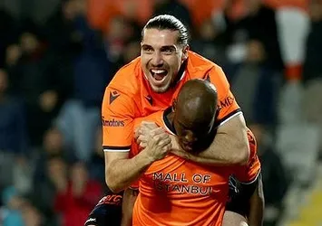 Demba Ba eski takımını boş geçmedi