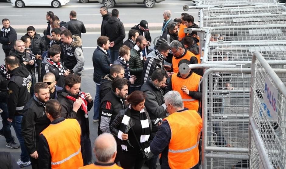 Beşiktaş taraftarı TT Arenaya böyle gitti