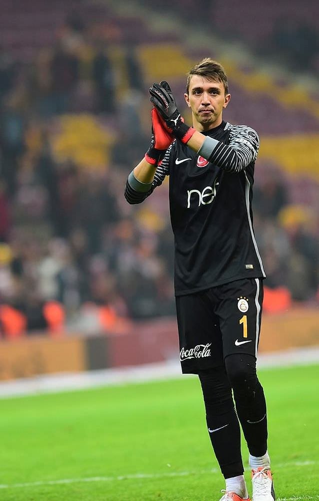 Muslera sosyal medyayı salladı