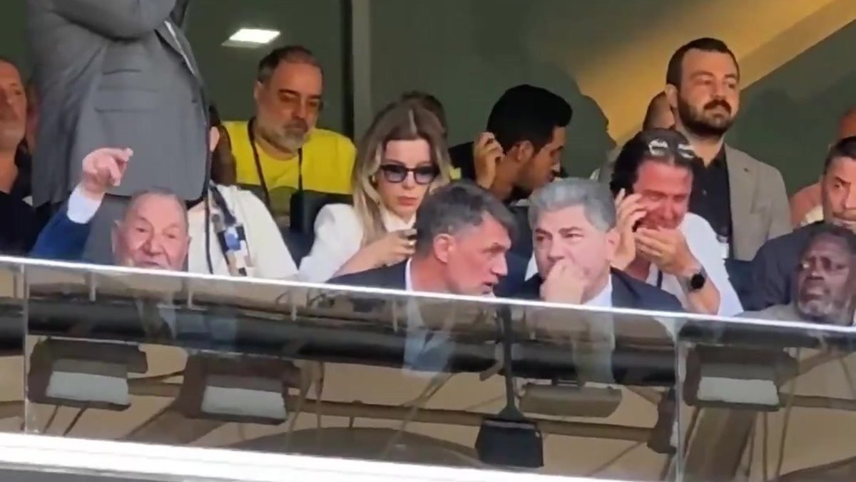 Paolo Maldini'den Hakan Safi'ye kongrede destek