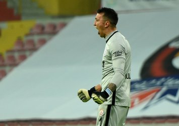 Cimbom Muslera ile sözleşme yeniledi! İşte o açıklamalar...
