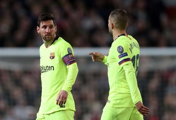Manchester United - Barcelona maçına damga vuran an! Messi kanlar içinde...