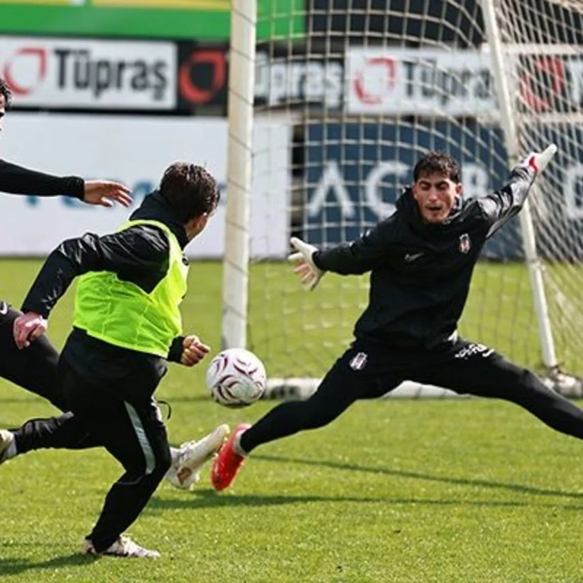 Beşiktaş Kocaelispor hazırlıklarını sürdürdü! Vlahovic takımdan ayrı çalıştı