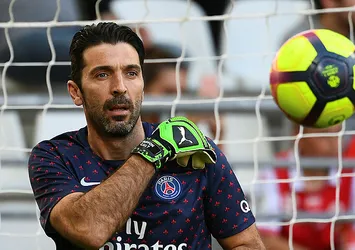 Barça Buffon'da devre dışı