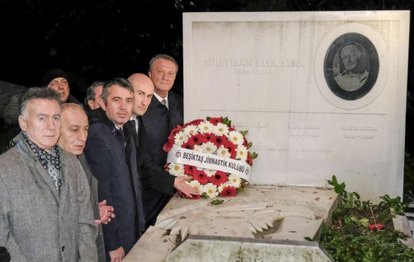 Beşiktaş yönetimi Süleyman Seba’nın kabrine ziyarette bulundu