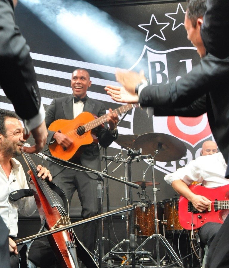 Beşiktaşlı futbolcular kendinden geçti