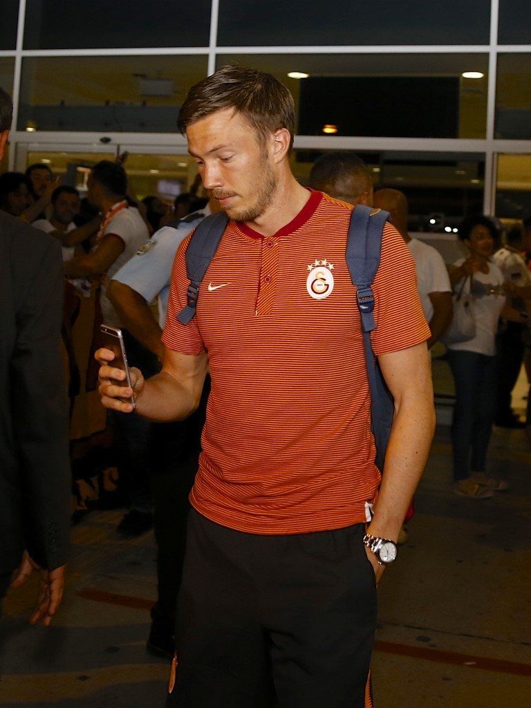 Galatasaray’a Antalya’da coşkulu karşılama