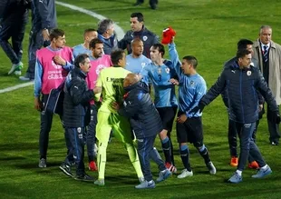Uruguay yenildi, Muslera çıldırdı!