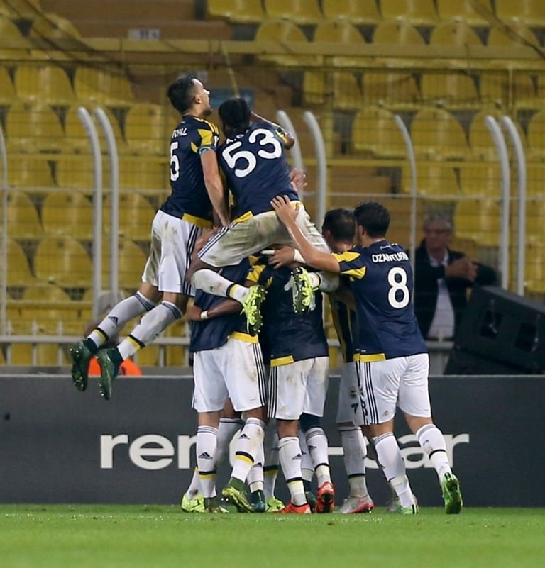 Fenerbahçe’den Kadıköy’de tarihi zafer