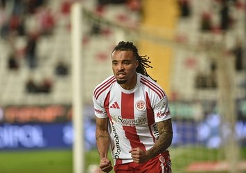 Antalyaspor 3 puanı 3 golle aldı!