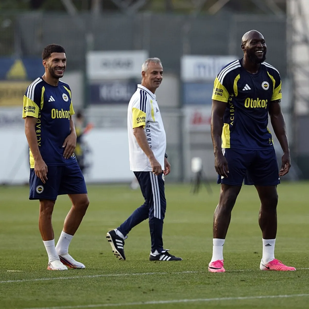 Fenerbahçe Lyon'a Ulaştı, Başkan Yıldırım da Kafilede