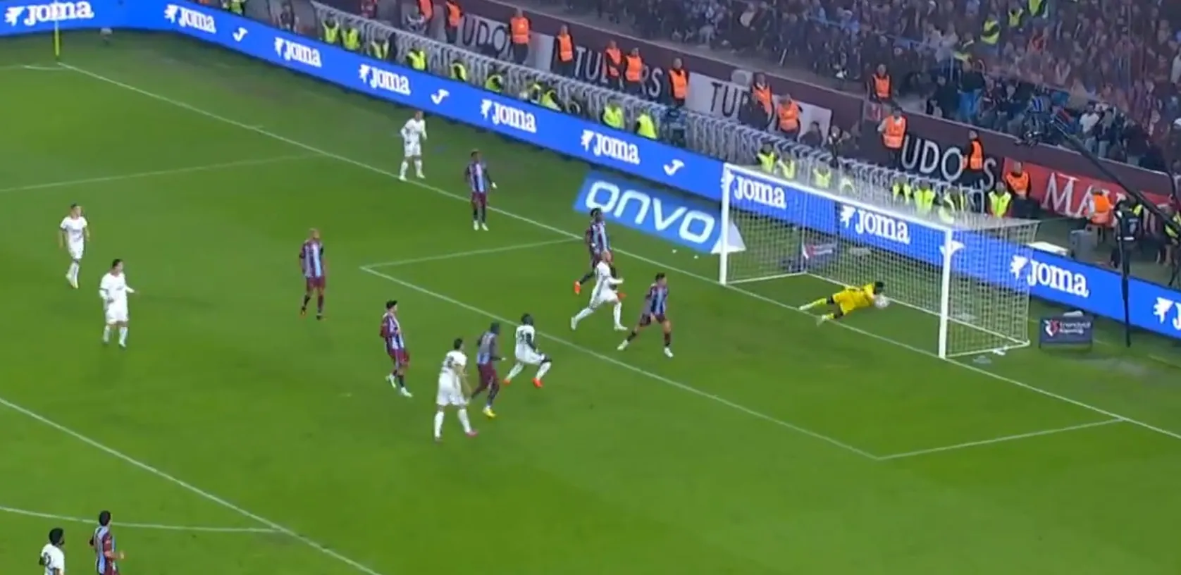 Andre Onana'dan harika kurtarışlar!