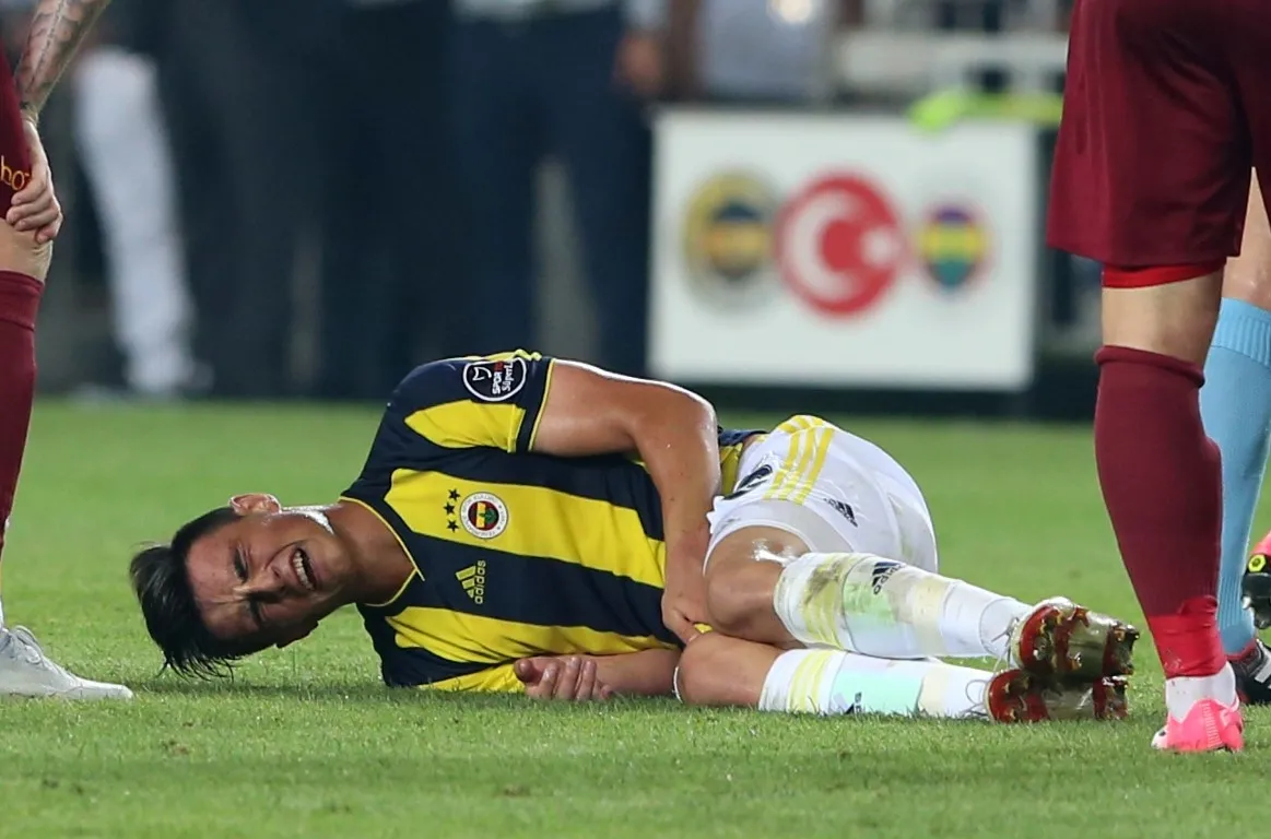 Fenerbahçe Kayserispor maçında kırmızı kart 'VAR!' - 1