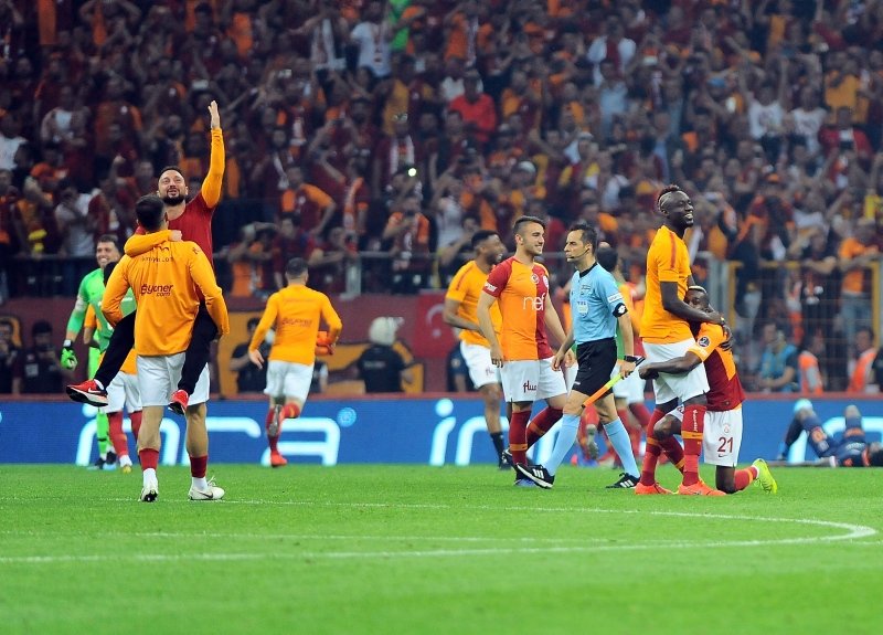 Galatasaray şampiyonluğu böyle kutladı! İşte görüntüler
