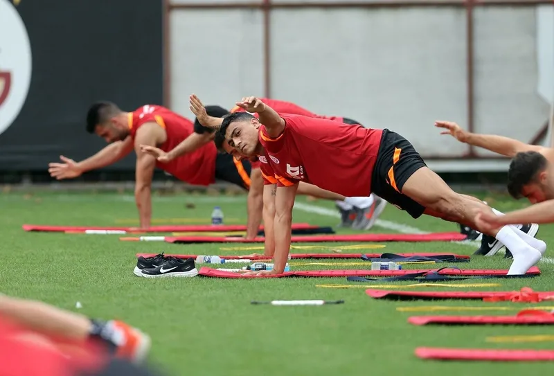 Galatasaray çalışmalarını sürdürdü! Omar Elabdellaoui ve Mostafa Mohamed... - 2