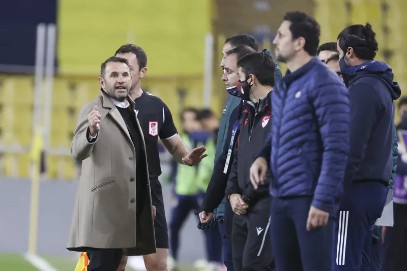 Rafael, Okan Buruk ve İrfan Can Kahveci Fenerbahçe - Başakşehir maçında kırmızı kart gördü! - 3