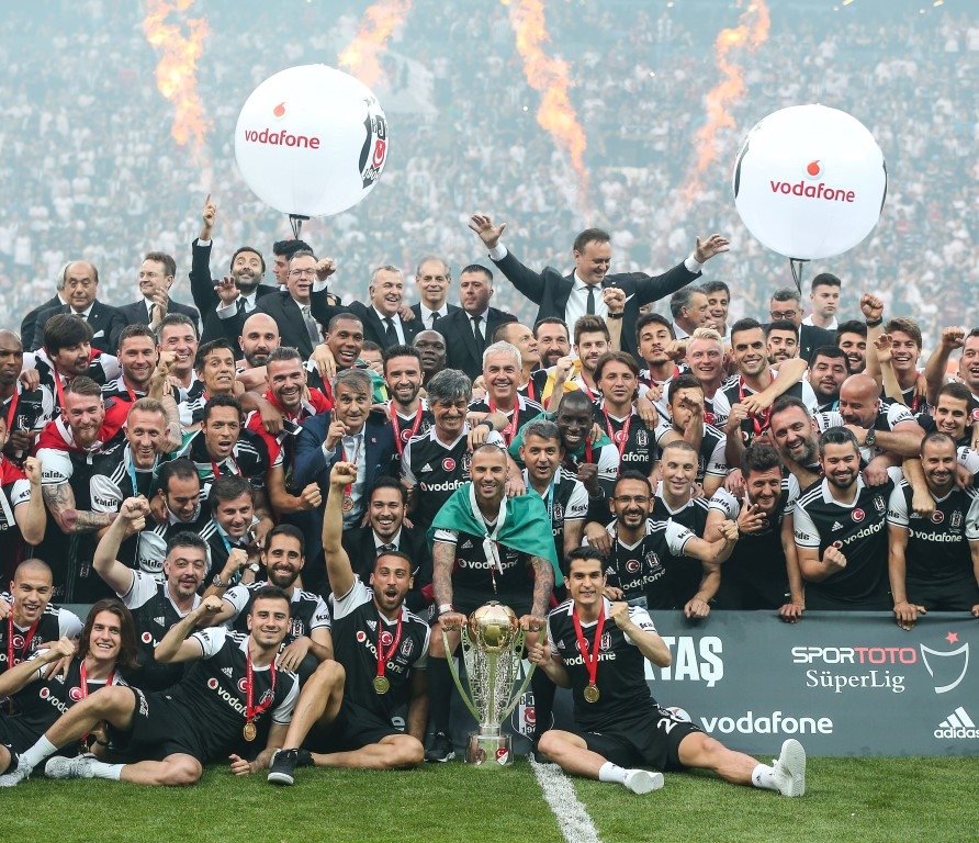 Beşiktaş, şampiyonluk kupasını aldı