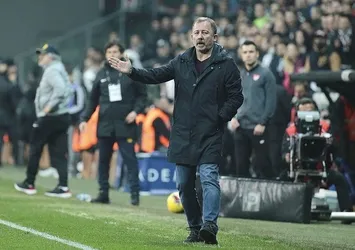 Takımı uyardı kendisi sarardı