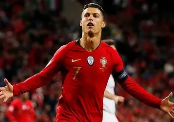 Ronaldo şov yaptı Portekiz finale yükseldi!