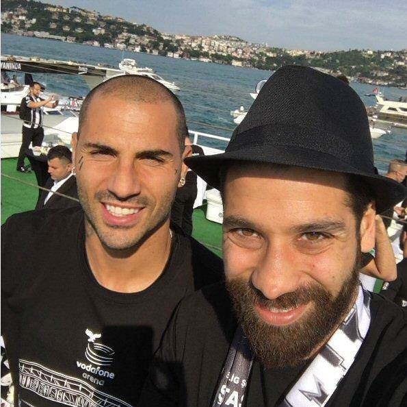 Şampiyon Beşiktaş kupasına kavuştu!