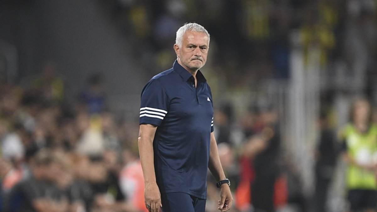 Fenerbahçe avantaj peşinde! İşte Mourinho'nun Benfica maçı muhtemel 11'i Fenerbahçe avantaj peşinde! İşte Mourinho'nun Benfica maçı muhtemel 11'i
