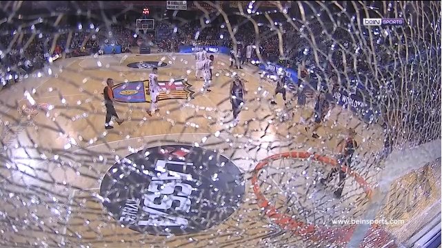 Yıldız oyuncu potayı kırdı!