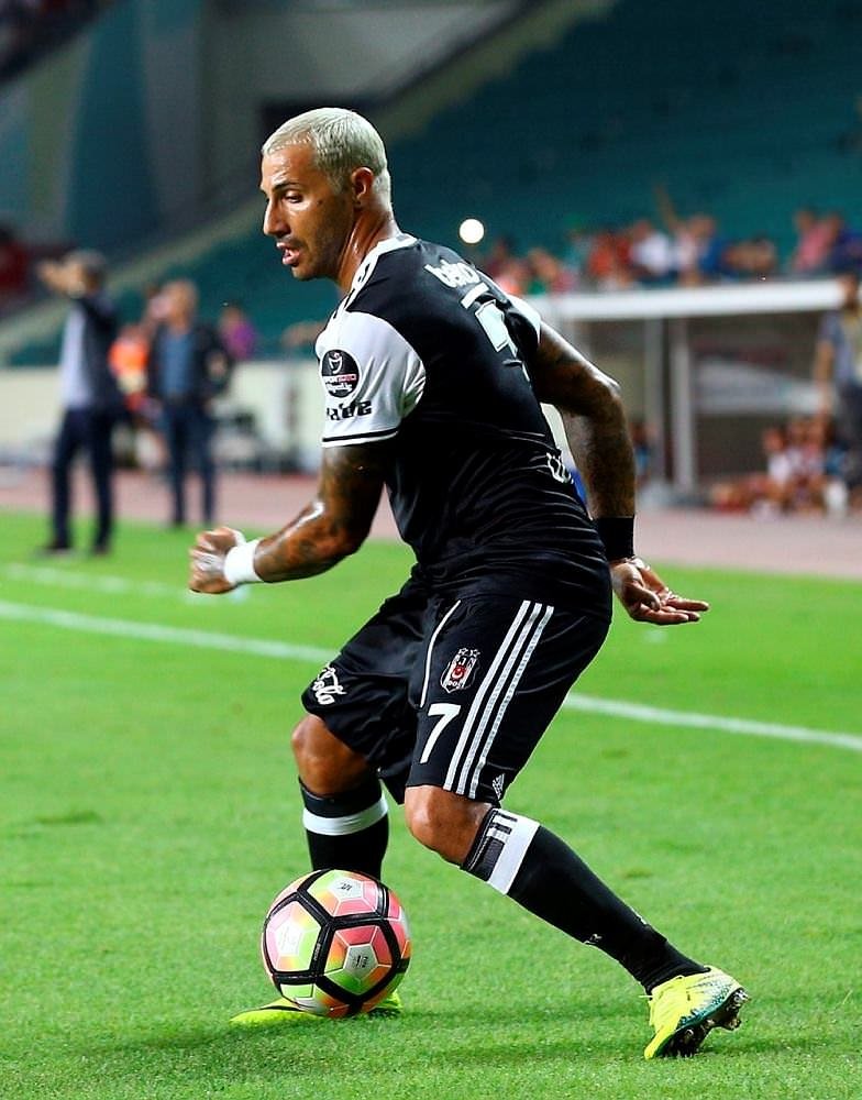 Yeni transferler forma bekliyor