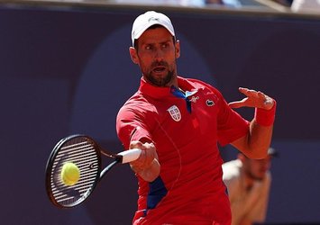 Djokovic bir üst turda!