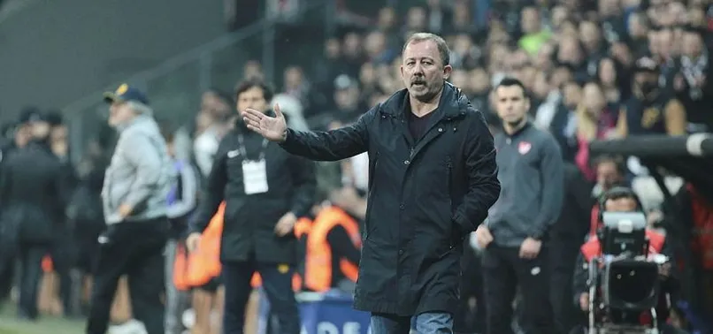 Takımı uyardı kendisi sarardı