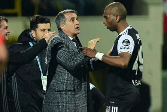 Ryan Babel'den hocası hakkında şok sözler