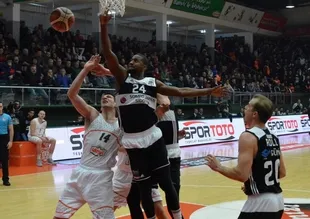 Beşiktaş deplasmanda Banvit'i devirdi