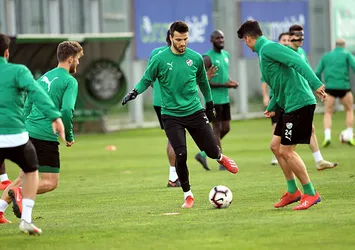 Bursaspor geçen sezonu mumla arıyor