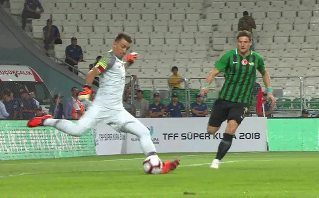 Fernando Muslera'dan kritik hata!