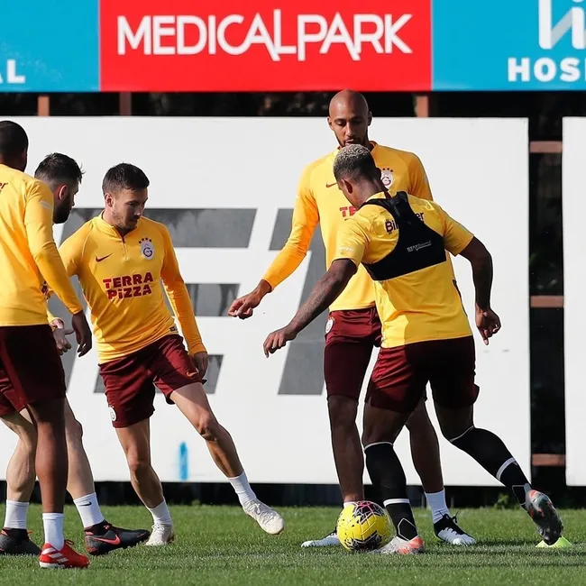 Başakşehir maçı öncesi Galatasaray'a müjde! - 1