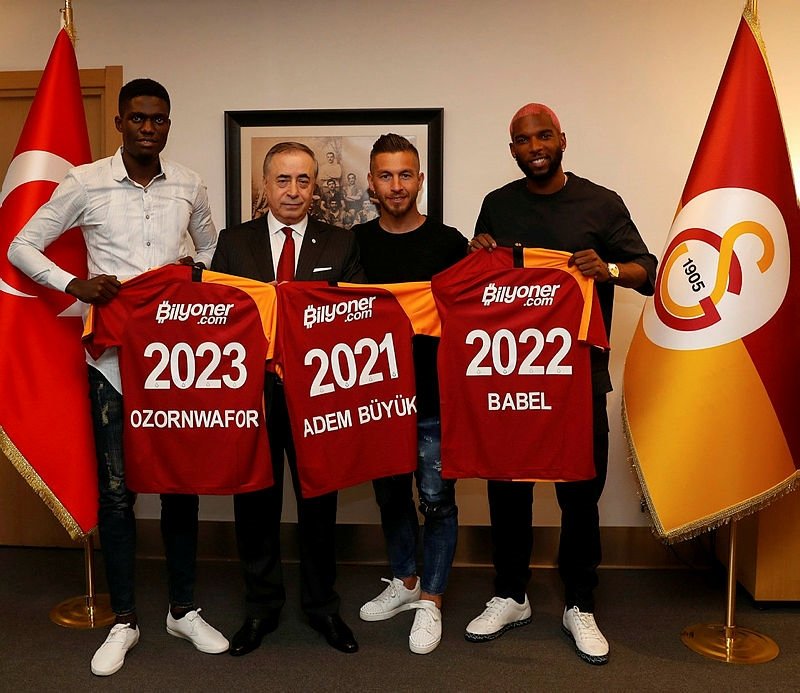 Galatasaray’a transferini sosyal medyadan açıkladı!