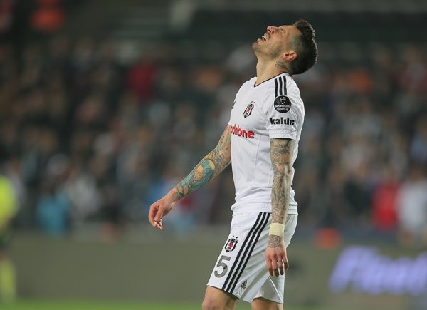 Fikret Orman’dan Jose Sosa’ya rest!