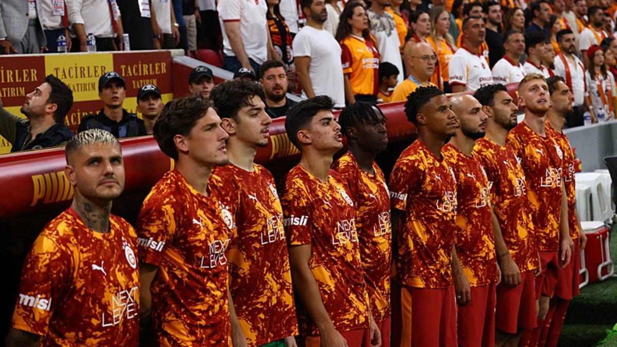TRANSFER HABERİ: Galatasaray'da tam 4 ayrılık birden! İşte o isimler TRANSFER HABERİ: Galatasaray'da tam 4 ayrılık birden! İşte o isimler