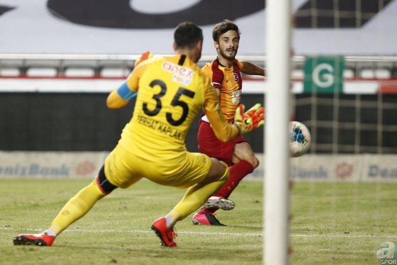 Galatasaraylı yıldıza sert sözler! Gidecekler listesinde adı 1. sırada