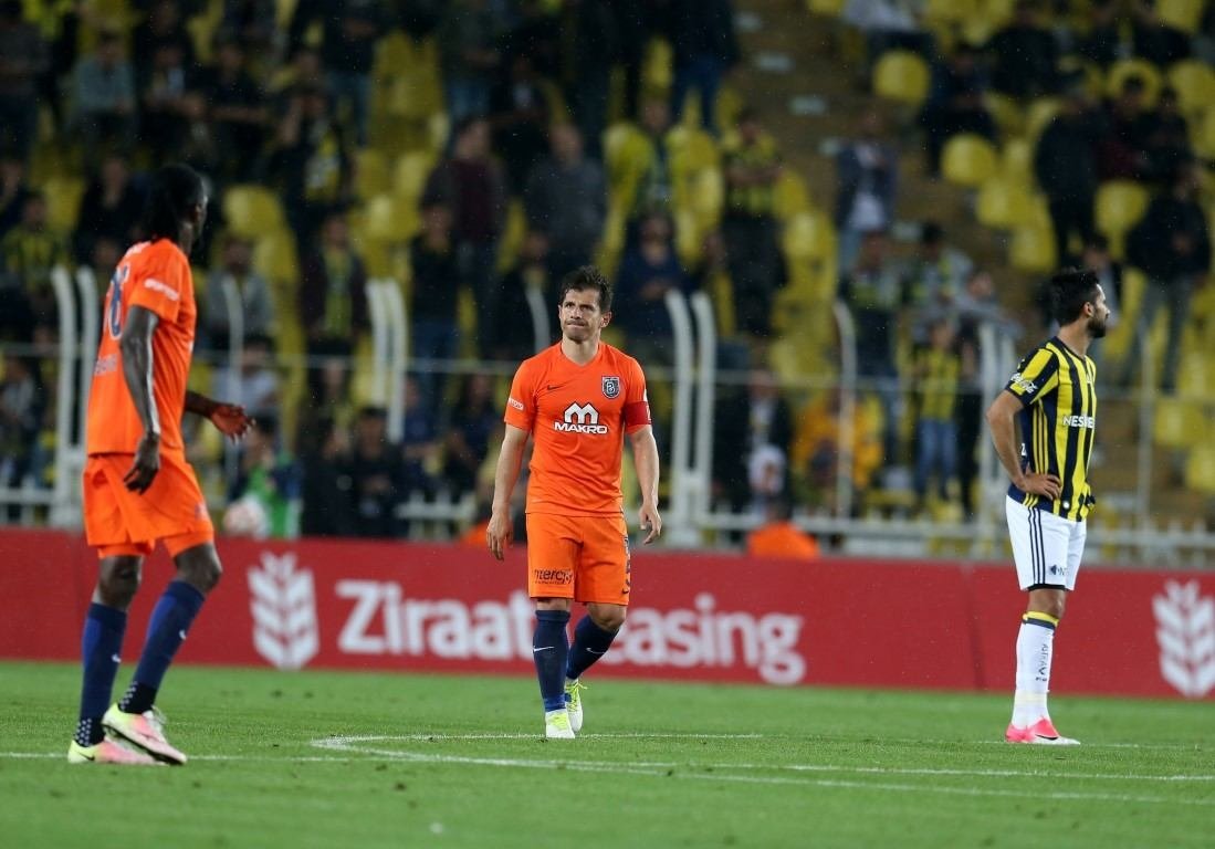 Emre Belözoğlu, Fenerbahçe taraftarına gitti