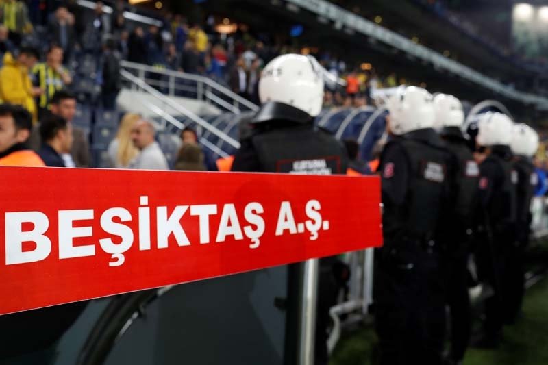 İşte derbide ekranlara yansımayan olay kareler...