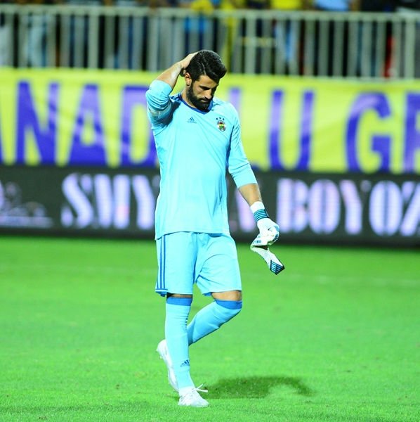 Volkan Demirel uçakta isyan etti