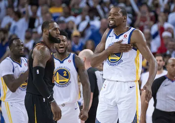 Kevin Durant, LeBron James'i yıktı geçti
